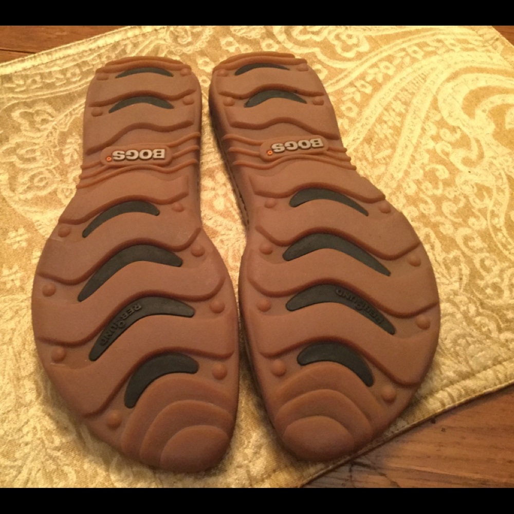 BOGS Leather Flip Flops NWOT - Picture 4 of 4